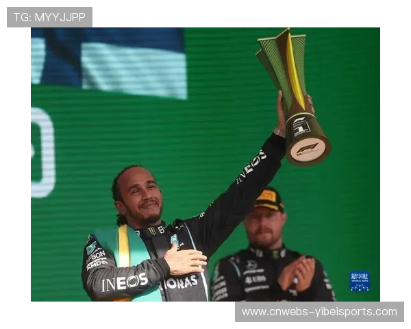 汉密尔顿巴西站赛车受损后退赛，坦言本赛季状态挣扎。